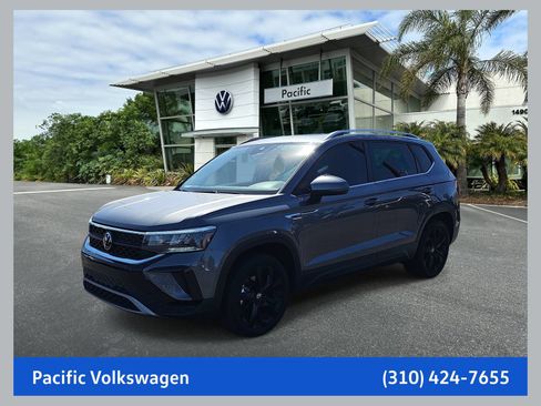 Used 2023 Volkswagen Taos SE w/ Panoramic Sunroof Package FWD image 1