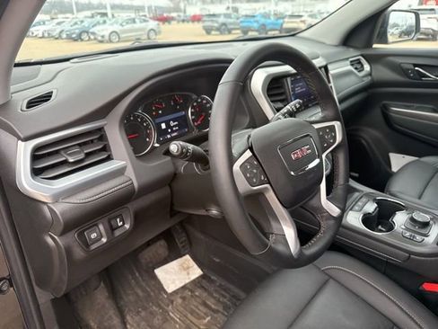 Used 2023 GMC Acadia SLT w/ Preferred Package image 12