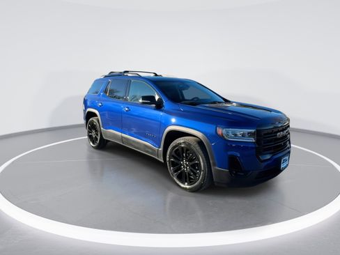 Used 2023 GMC Acadia SLT w/ Elevation Edition image 2