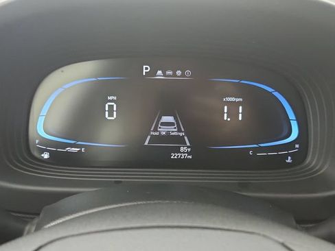 Used 2025 Hyundai Venue SEL FWD image 25