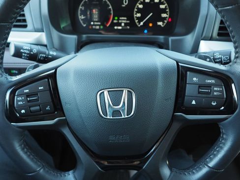 Used 2025 Honda Odyssey Touring image 31