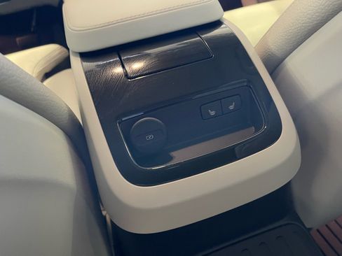 Used 2025 Volvo S60 T8 Ultra w/ Climate Package image 31