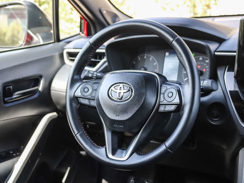 Used 2025 Toyota Corolla Cross AWD Hybrid w/ Moonroof Package image 13