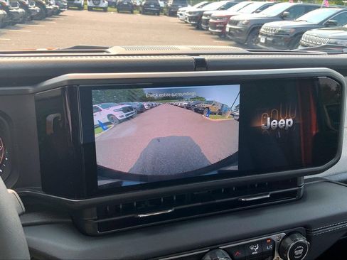 Certified 2025 Jeep Wrangler Unlimited Sahara AWD/4WD image 24