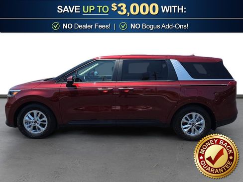 Used 2023 Kia Carnival LX FWD image 2