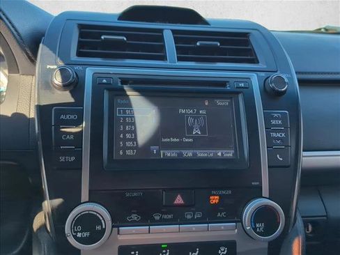 Used 2014 Toyota Camry SE image 19