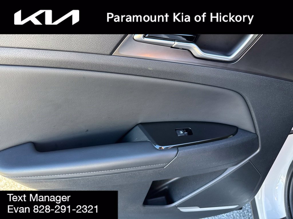 Used 2025 Kia Sportage EX w/ Premium Package FWD image 12