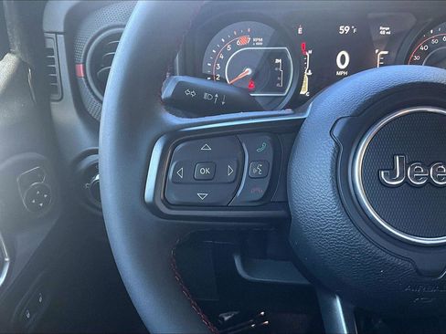Used 2025 Jeep Wrangler Unlimited Rubicon w/ Convenience Group AWD/4WD image 18