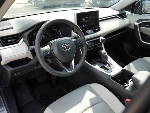 Used 2025 Toyota RAV4 XLE Premium image 15