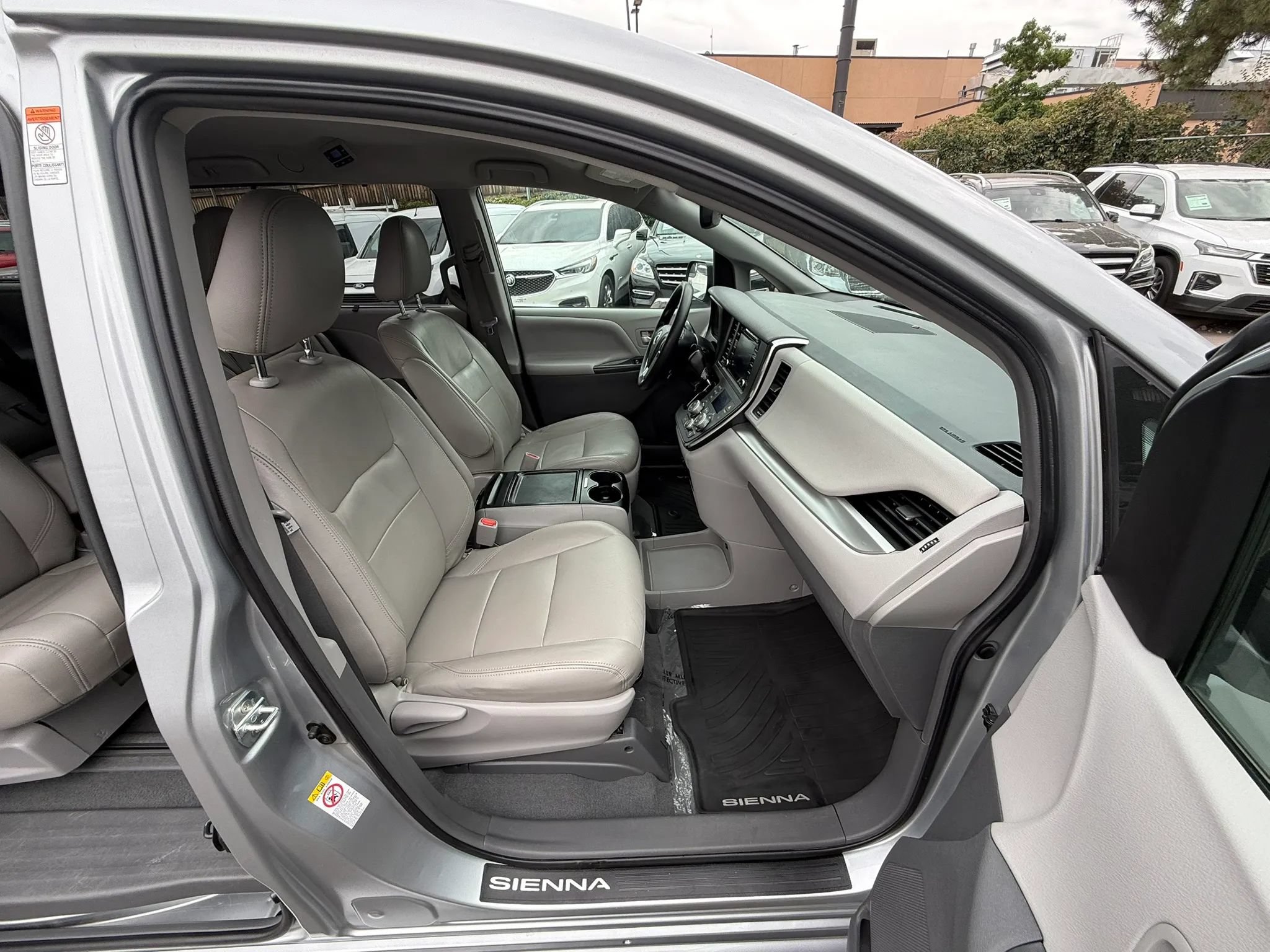 Used 2019 Toyota Sienna LE FWD image 20