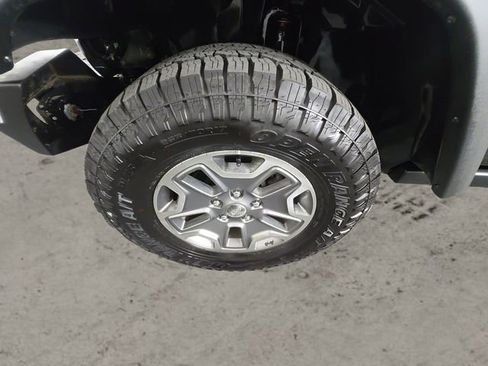 Used 2015 Jeep Wrangler Unlimited Rubicon w/ Connectivity Group AWD/4WD image 14