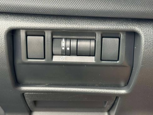 Used 2025 Subaru Forester Premium AWD/4WD image 18
