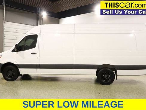 Used 2025 Mercedes-Benz Sprinter 3500 image 4