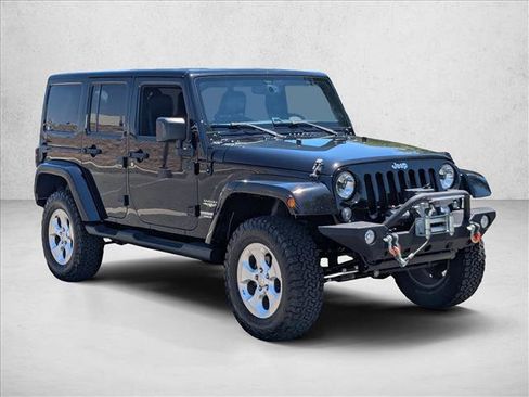 Used 2015 Jeep Wrangler Unlimited Sahara w/ Connectivity Group AWD/4WD image 3