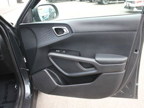 Used 2020 Kia Soul S FWD image 27
