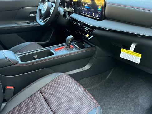 New 2026 Nissan Kicks SR w/ Cold Weather Package image 13