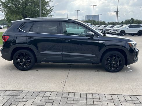 Certified 2023 Volkswagen Taos SE w/ Panoramic Sunroof Package FWD image 11