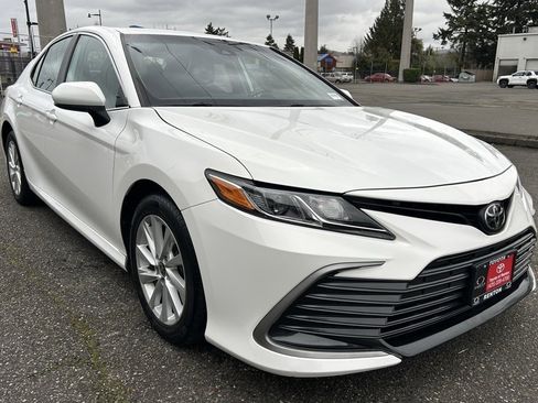 Certified 2021 Toyota Camry LE image 3
