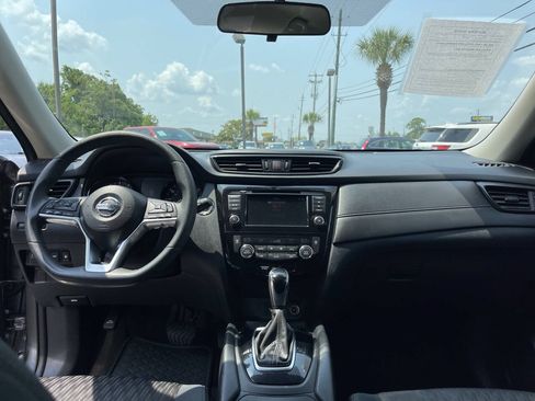 Used 2018 Nissan Rogue SV FWD image 10