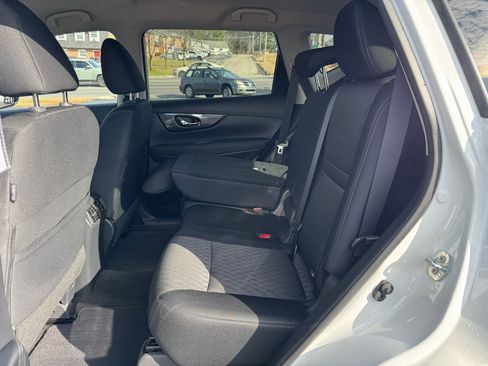 Used 2019 Nissan Rogue SV image 15