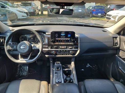 Used 2023 Nissan Pathfinder SL AWD/4WD image 11