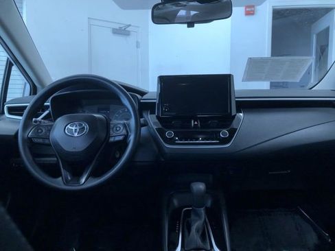 Used 2025 Toyota Corolla LE image 18