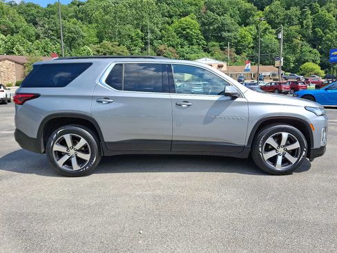 Used 2023 Chevrolet Traverse LT w/ LT Premium Package AWD/4WD image 7