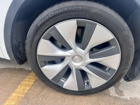 Used 2023 Tesla Model Y Long Range AWD/4WD image 7