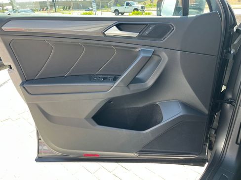 Certified 2023 Volkswagen Tiguan SE w/ Panoramic Sunroof Package AWD/4WD image 21