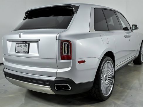 Used 2022 Rolls-Royce Cullinan AWD/4WD image 10