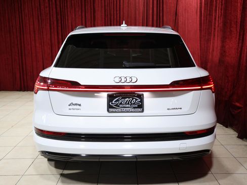 Used 2021 Audi e-tron Premium w/ Convenience Plus Package image 10