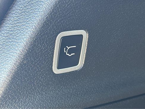 Used 2025 Chrysler Pacifica Select FWD image 40