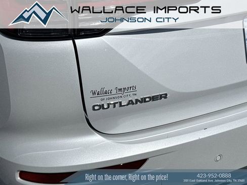 Used 2025 Mitsubishi Outlander AWD image 12