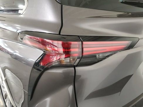 Used 2022 Toyota Sienna XLE image 29