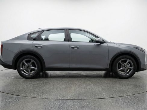 Used 2025 Kia K4 LXS image 11
