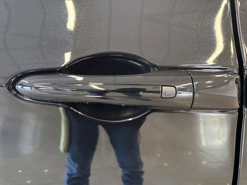 Used 2024 Chrysler Pacifica Touring-L image 20