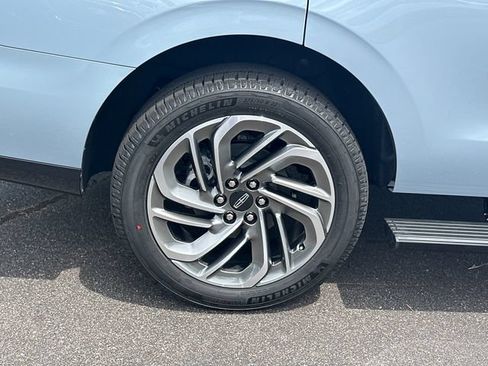 New 2026 Lincoln Navigator Reserve AWD/4WD image 18