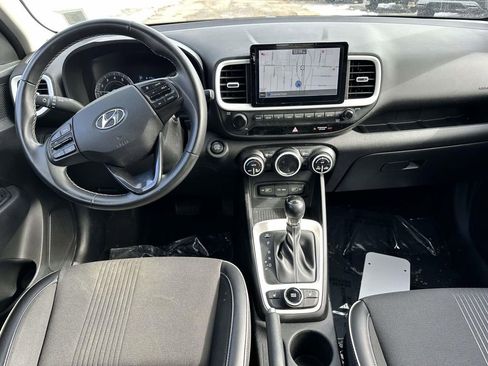 Used 2022 Hyundai Venue Limited FWD image 13