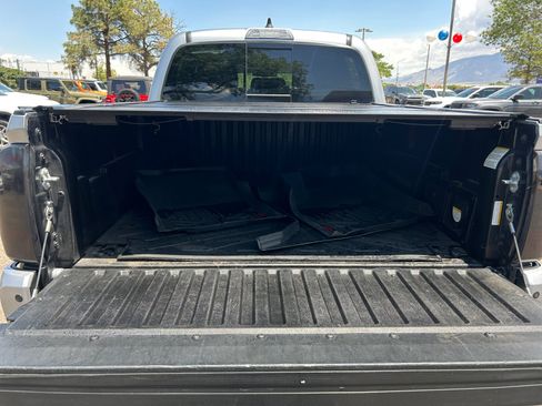 Used 2021 Toyota Tacoma TRD Off-Road w/ Technology Package AWD/4WD image 30