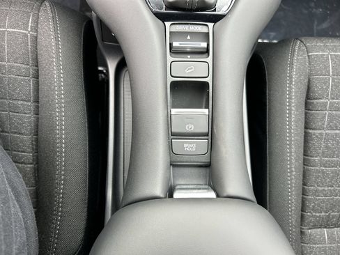 Certified 2024 Honda HR-V LX image 43