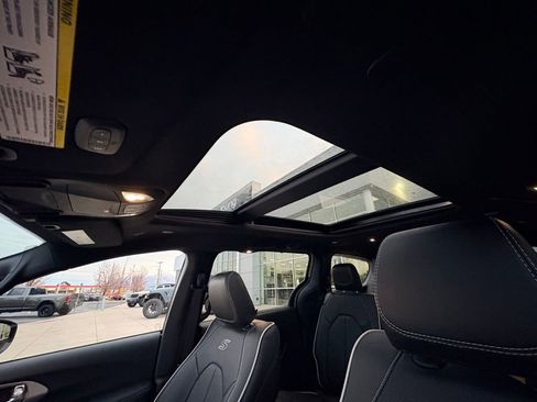 New 2026 Chrysler Pacifica Limited w/ S Appearance Package image 29