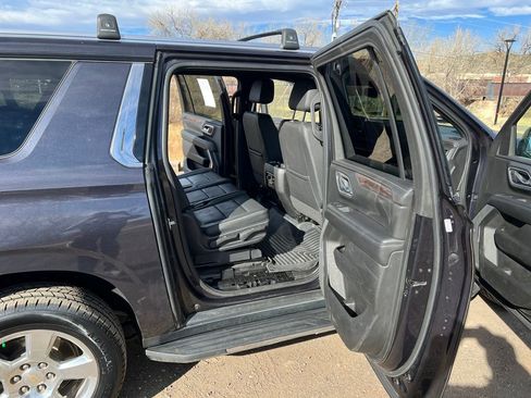 Used 2022 Chevrolet Suburban LT image 10