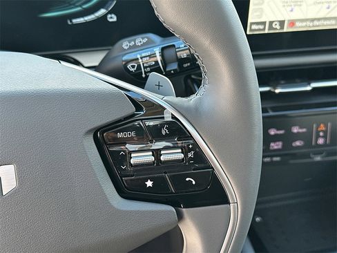 New 2025 Kia Niro SX image 24