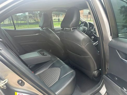 Used 2018 Toyota Camry SE w/ Moonroof Package FWD image 23