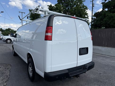 Used 2022 Chevrolet Express 3500 Extended w/ Driver Convenience Package RWD image 2