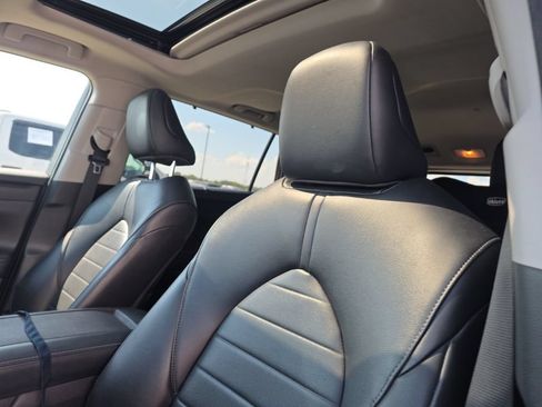 Used 2023 Toyota Highlander XLE FWD image 9
