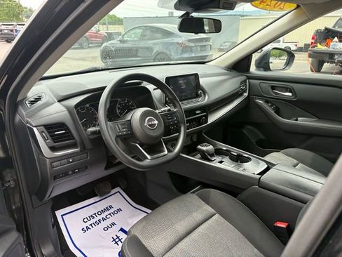 Used 2024 Nissan Rogue SV FWD image 3