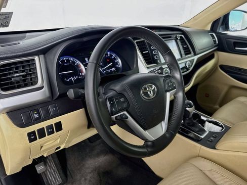 Used 2016 Toyota Highlander Limited FWD image 9