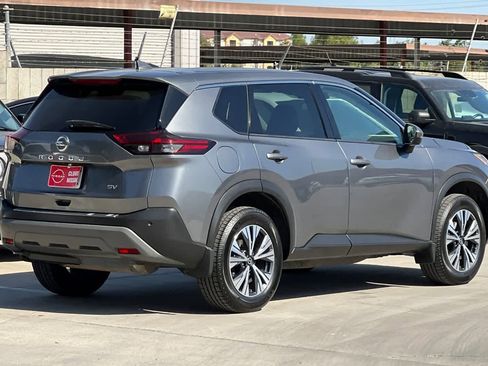 Used 2021 Nissan Rogue SV FWD image 3