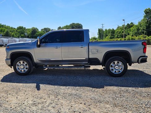 Used 2024 Chevrolet Silverado 3500 High Country w/ High Country Premium Package AWD/4WD image 2